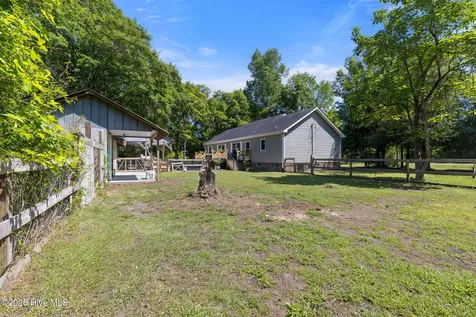 981 Sloop Point Loop Road Hampstead NC 28443
