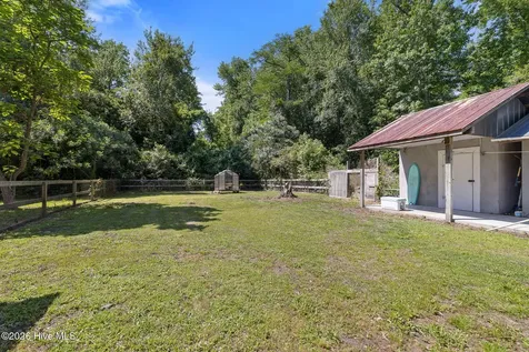 981 Sloop Point Loop Road Hampstead NC 28443