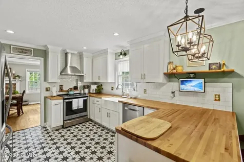 101 King Richard Court Jacksonville NC 28546