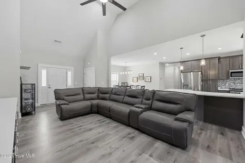 808 Broomfield Trail Elizabeth City NC 27909