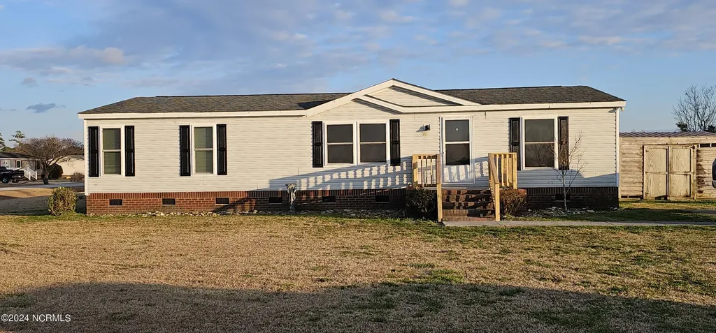 114 Pittman Road Hubert NC 28539