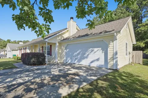 143 Glenwood Drive Hubert NC 28539