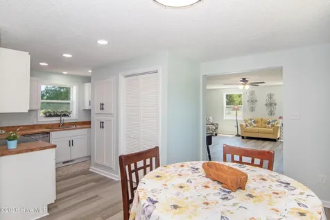 1807 Nc Highway 111 Chinquapin NC 28521