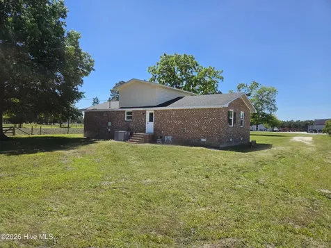 1807 Nc Highway 111 Chinquapin NC 28521