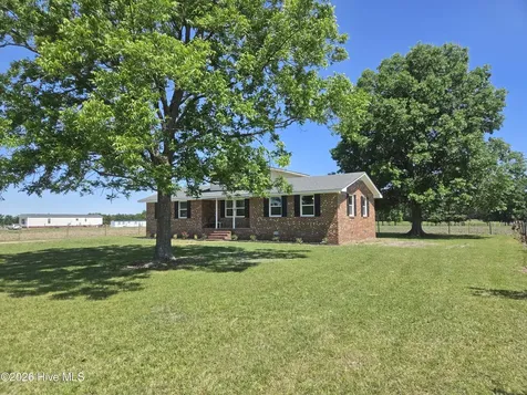 1807 Nc Highway 111 Chinquapin NC 28521