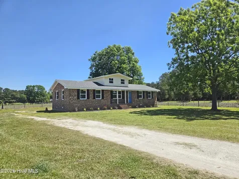 1807 Nc Highway 111 Chinquapin NC 28521