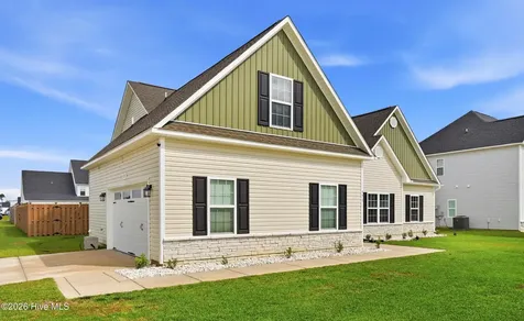 571 Appalachian Trail S Jacksonville NC 28546