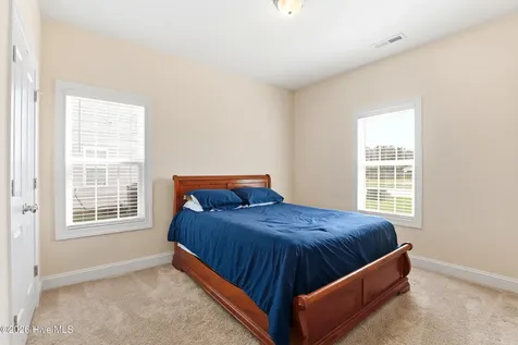 571 Appalachian Trail S Jacksonville NC 28546