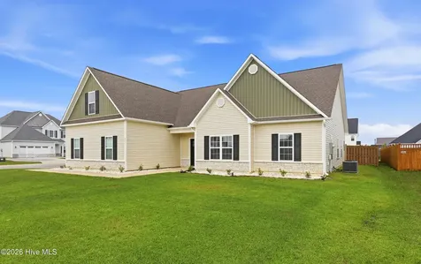 571 Appalachian Trail S Jacksonville NC 28546
