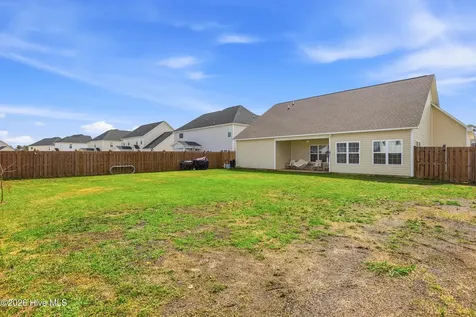 571 Appalachian Trail S Jacksonville NC 28546
