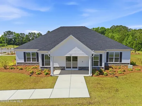 571 Appalachian Trail S Jacksonville NC 28546