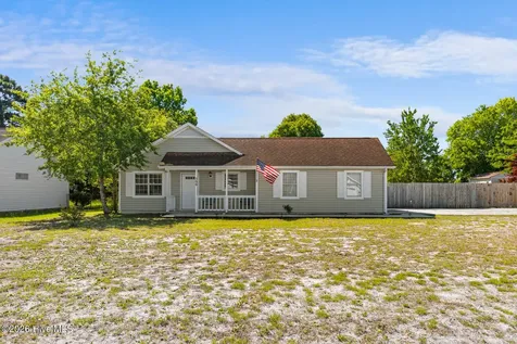 300 Foxtrace Lane Hubert NC 28539