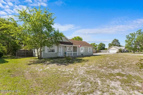 300 Foxtrace Lane Hubert NC 28539