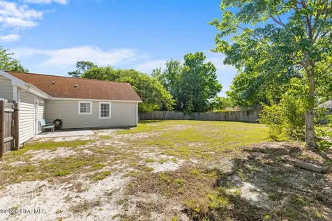 300 Foxtrace Lane Hubert NC 28539