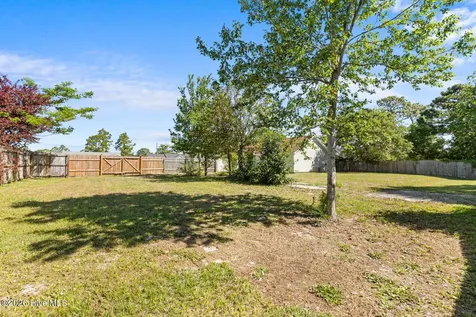 300 Foxtrace Lane Hubert NC 28539