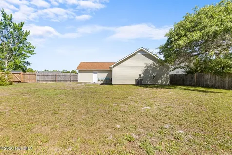 300 Foxtrace Lane Hubert NC 28539