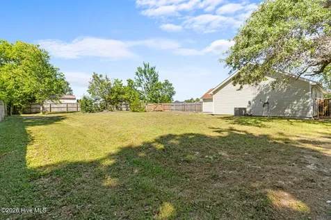 300 Foxtrace Lane Hubert NC 28539
