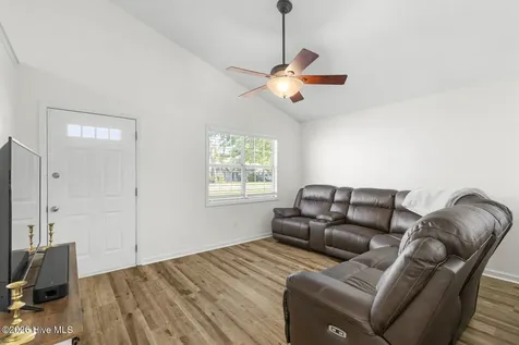 300 Foxtrace Lane Hubert NC 28539