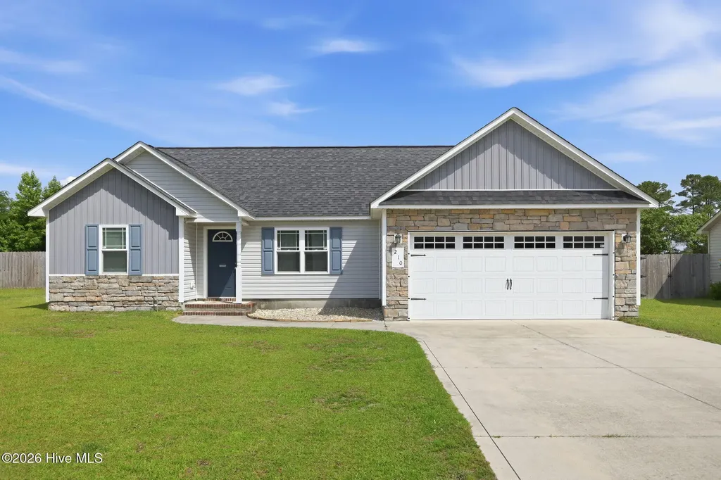 210 Brice Court Hubert NC 28539
