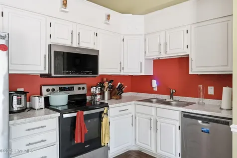 102 Pinesage Drive West End NC 27376