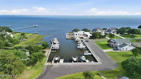 104 Gull Harbor Drive Newport NC 28570
