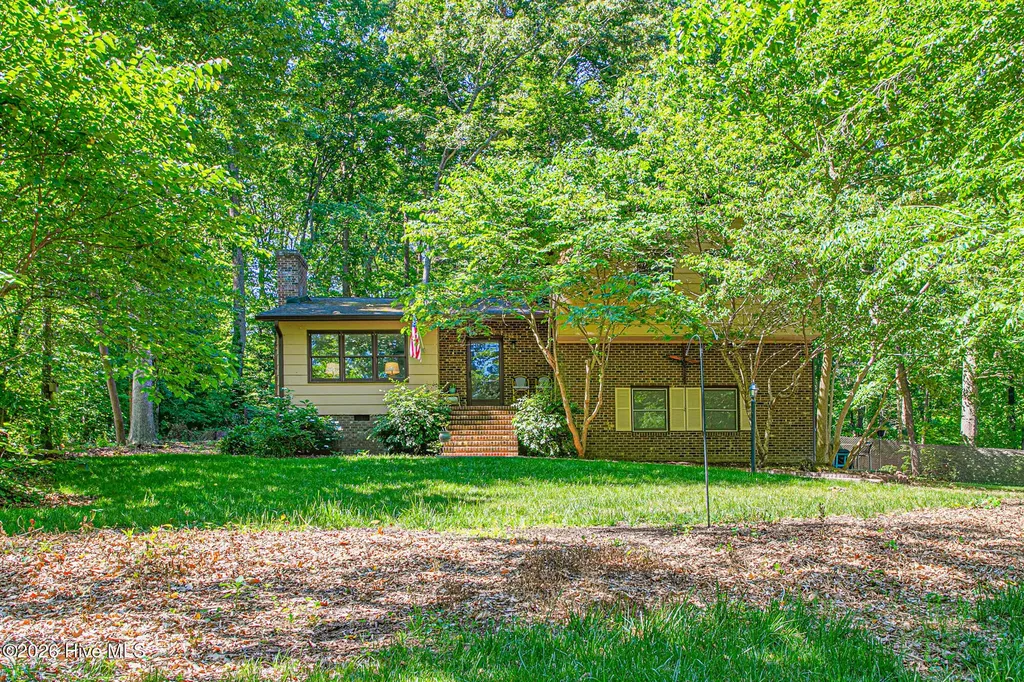 1832 Travis Lane Burlington NC 27217
