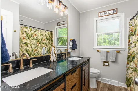 1832 Travis Lane Burlington NC 27217