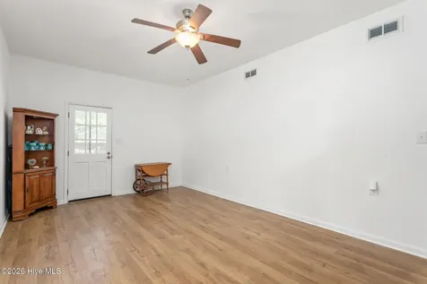 1832 Travis Lane Burlington NC 27217