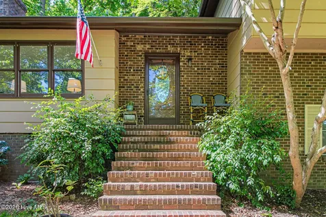 1832 Travis Lane Burlington NC 27217