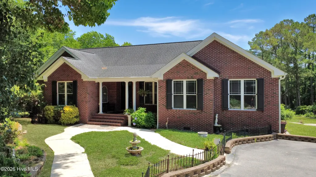 789 Queens Creek Road Hubert NC 28539