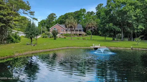 789 Queens Creek Road Hubert NC 28539