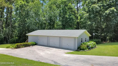 789 Queens Creek Road Hubert NC 28539
