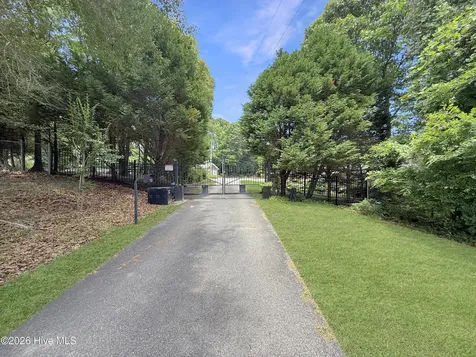 789 Queens Creek Road Hubert NC 28539