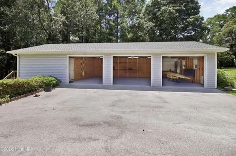 789 Queens Creek Road Hubert NC 28539