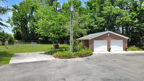 789 Queens Creek Road Hubert NC 28539