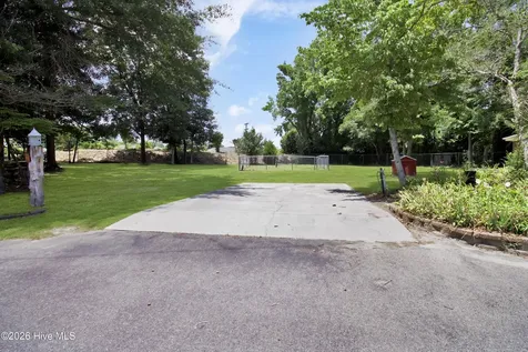 789 Queens Creek Road Hubert NC 28539