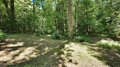 141 E Longmeadow Road Greenville NC 27858
