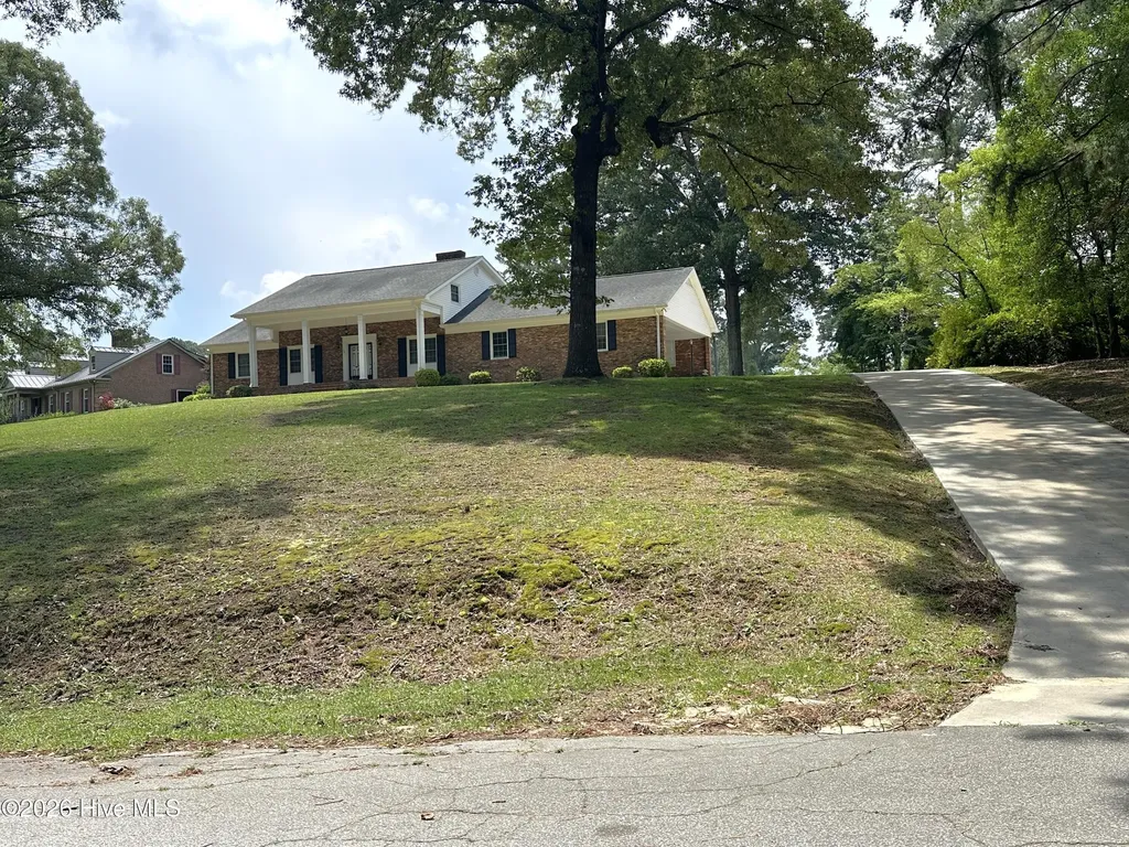 504 Pineview Road Clinton NC 28328