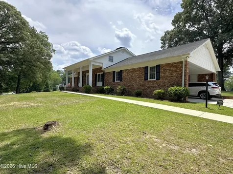 504 Pineview Road Clinton NC 28328