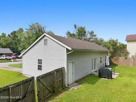 100 Hampton Court Jacksonville NC 28546