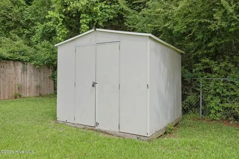 100 Hampton Court Jacksonville NC 28546