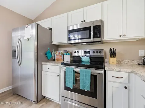 100 Hampton Court Jacksonville NC 28546