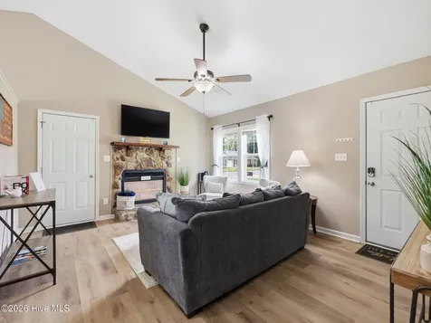 100 Hampton Court Jacksonville NC 28546