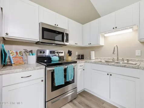 100 Hampton Court Jacksonville NC 28546