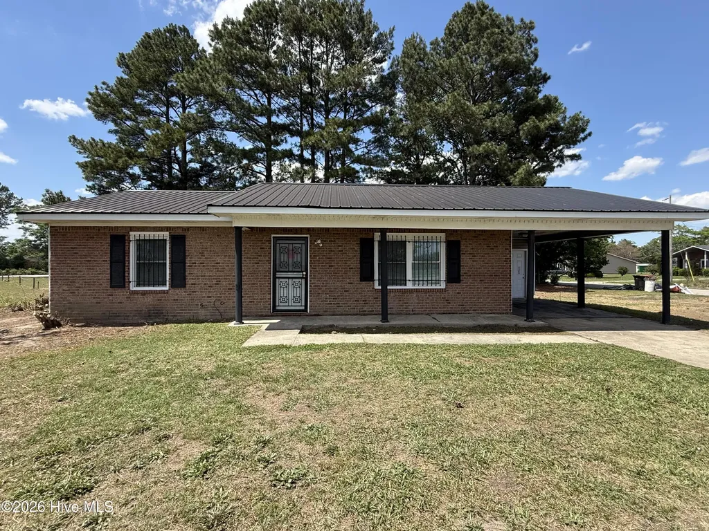 302 Hubert Mclean Avenue Red Springs NC 28377