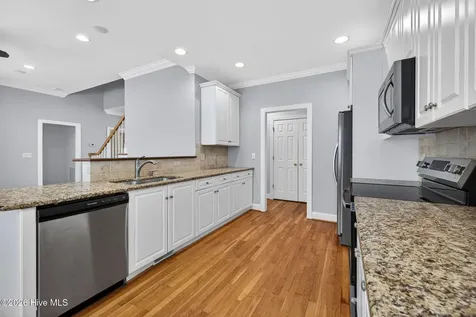 7037 Cayman Court Wilmington NC 28405