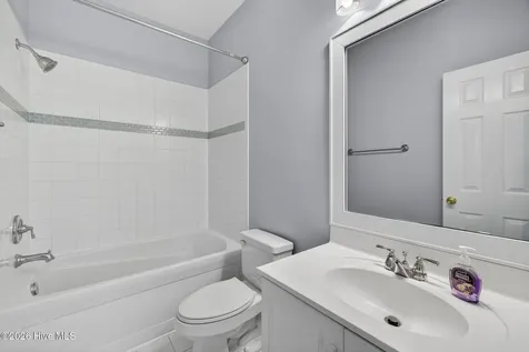 7037 Cayman Court Wilmington NC 28405