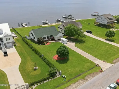 110 E Dowry Creek Belhaven NC 27810