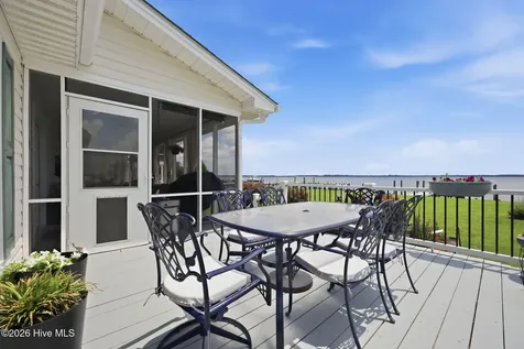 110 E Dowry Creek Belhaven NC 27810