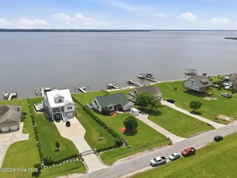 110 E Dowry Creek Belhaven NC 27810